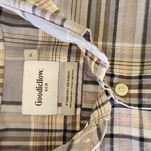 Men's plaid short sleeve button down shirt